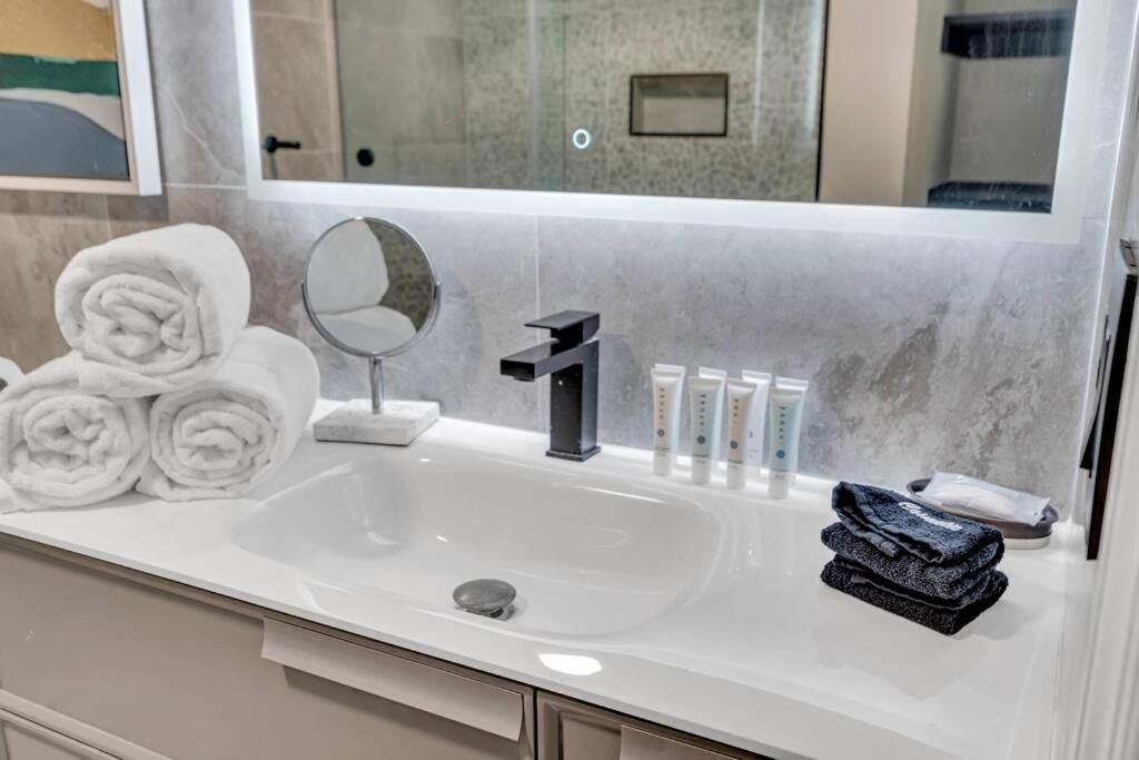 Luxurious Private Unit With Parking Leilighet Miami Eksteriør bilde