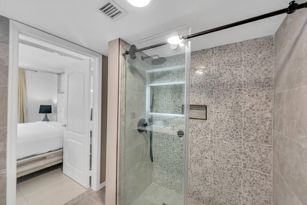 Luxurious Private Unit With Parking Leilighet Miami Eksteriør bilde