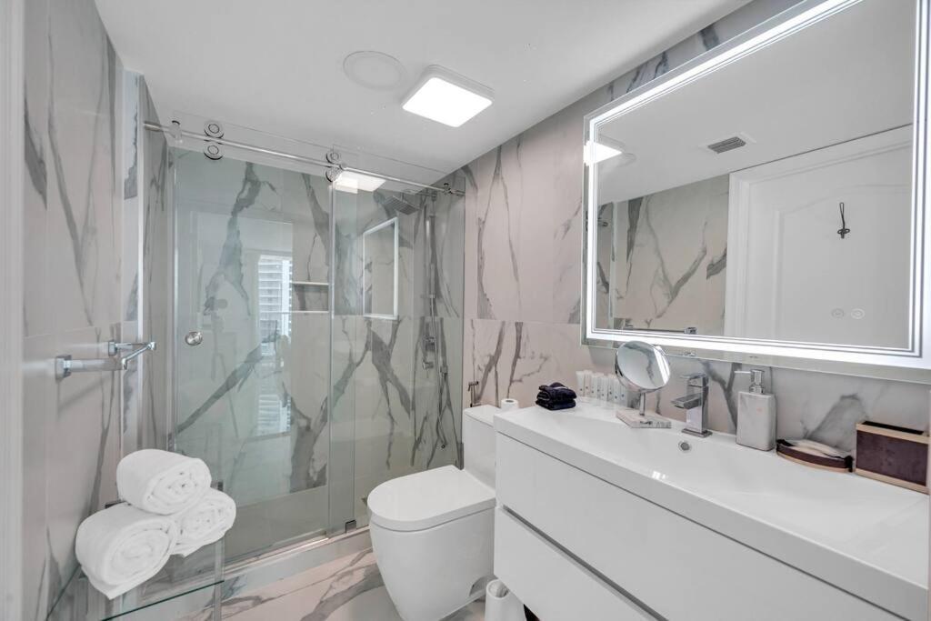 Luxurious Private Unit With Parking Leilighet Miami Eksteriør bilde