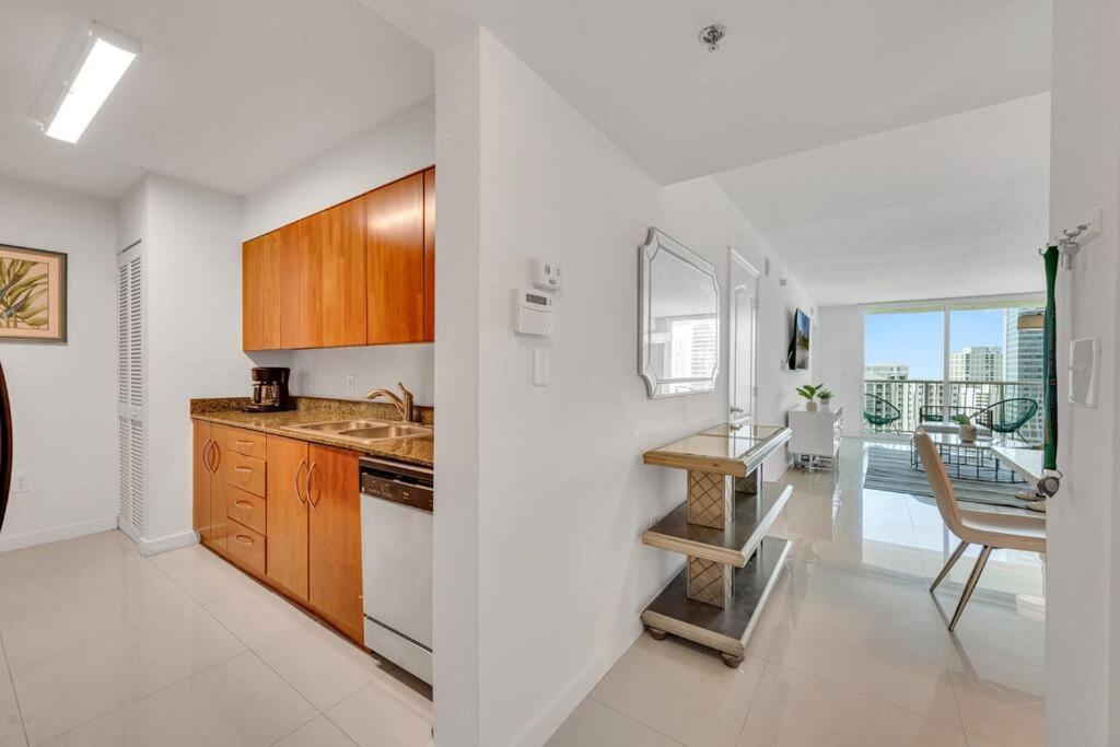 Luxurious Private Unit With Parking Leilighet Miami Eksteriør bilde