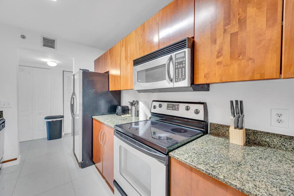 Luxurious Private Unit With Parking Leilighet Miami Eksteriør bilde